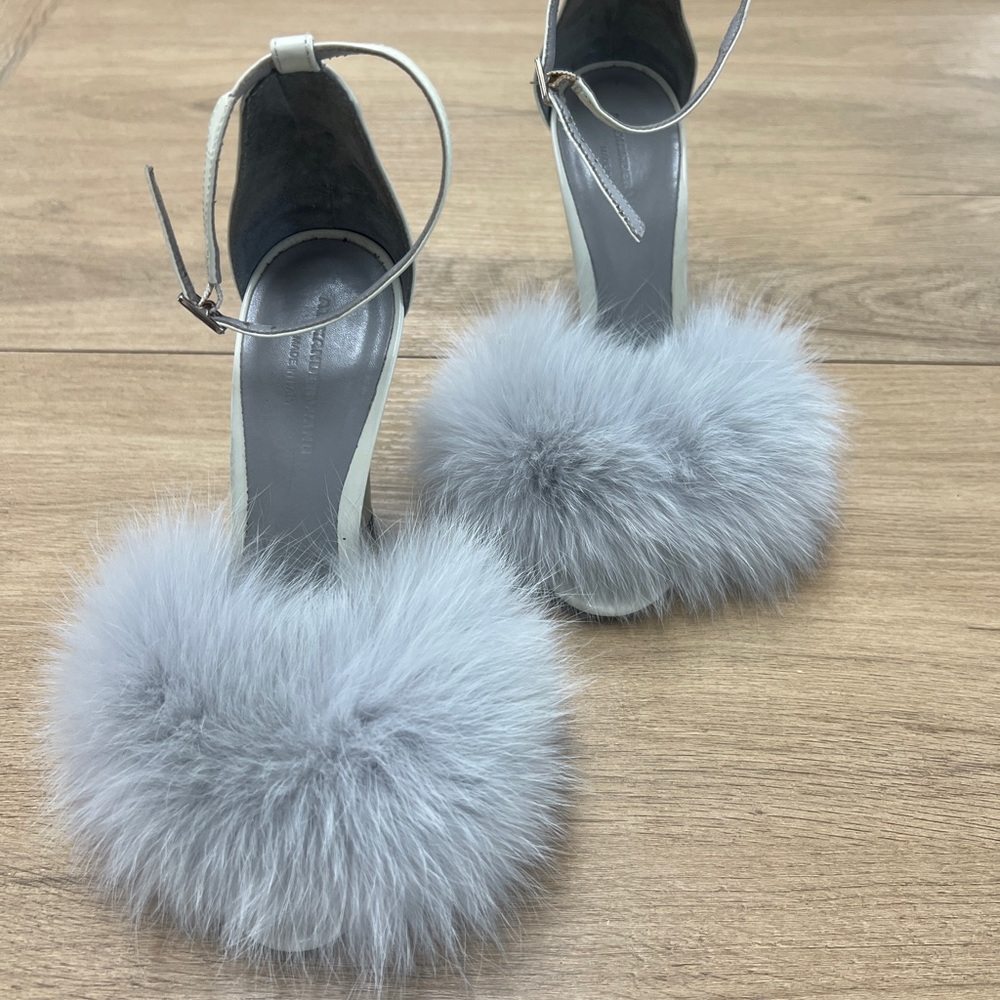 Alexander Wang Gray Heels with Gray Fur Trim Heel size 4” - Picture 9 of 16
